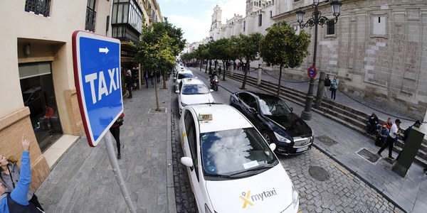El Ayuntamiento autorizará a los taxis adaptados a circular todos los días sin descansos obligatorios y a realizar doble turno