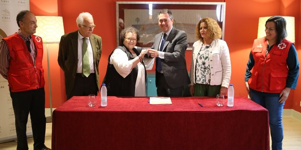 El Ayuntamiento cede dos inmuebles a Cruz Roja para desarrollar proyectos sociales  en el barrio de Torreblanca