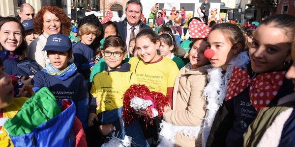 El Ayuntamiento celebra el Día Internacional de los Derechos de la Infancia y el Día de las Ciudades Educadoras con la presencia de más de 600 escolares de todos los Distritos de la ciudad