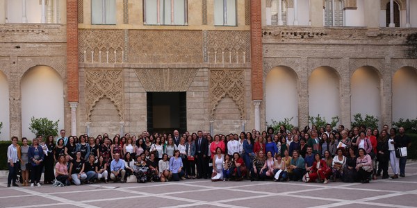El Ayuntamiento clausura el programa Escuelas de Familia que se ha desarrollado durante este curso en 24 colegios y ha contado con la participación de 500 padres y madres