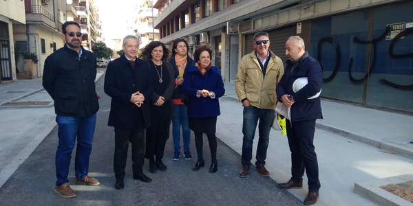 El Ayuntamiento culmina las obras de sustitución de redes y de reurbanización en la calle Virgen de Regla entre Montecarmelo y Juan Sebastián Elcano, en el Distrito Los Remedios