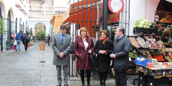 El Ayuntamiento culmina tres inversiones en los mercados de abastos de Feria y Arenal cofinanciadas con fondos europeos para instalar toldos  y mejorar la climatización