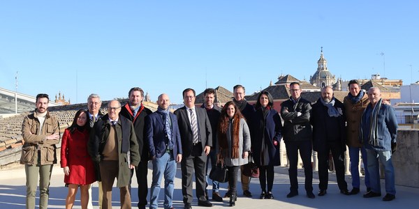 El Ayuntamiento de Sevilla acogerá el próximo mes de enero la exposición ‘Reflejos de Murillo’ que ofrecerá la visión de 18 artistas sobre la figura, obra y herencia del pintor sevillano con motivo del IV Centenario de su nacimiento