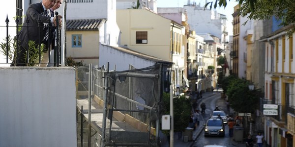 El Ayuntamiento de Sevilla interviene en el muro de San Laureano para dar solución a los problemas de humedad que presenta este elemento