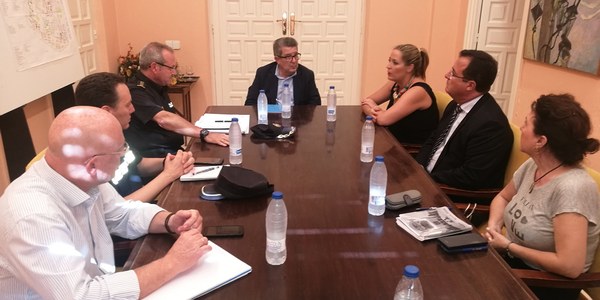El Ayuntamiento de Sevilla y  la Subdelegación del Gobierno  crean un dispositivo conjunto para reforzar la coordinación de Policía Local y Nacional en los barrios