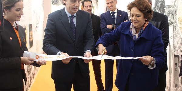 El Ayuntamiento destaca la importancia de la apertura de un punto de información cultural y turística de City Expert en la calle Betis en el impulso municipal a la marca Triana