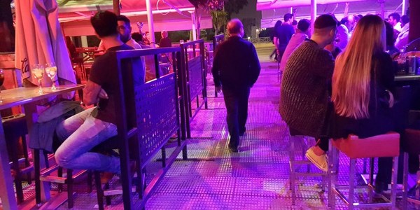 El Ayuntamiento detecta más de 100 elementos instalados de forma irregular en los establecimientos hosteleros del Paseo de Cristóbal Colón