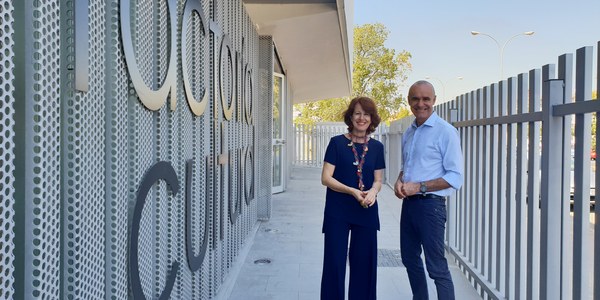 El Ayuntamiento ejecuta una nueva inversión en el Polígono Sur y finaliza las obras del  cerramiento metálico de la parcela de la Factoría Cultural