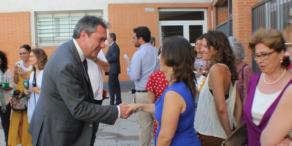 El Ayuntamiento entrega a proyectos sociales y de emprendimiento otros tres locales de Emvisesa que se encontraban en bruto y lanza un segundo programa de empleo