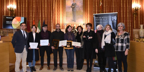 El Ayuntamiento entrega los Premios de la XIX Feria de Artesanía Creativa de Sevilla que reconocen el trabajo de los artesanos y la imagen que ofrecen en sus expositores