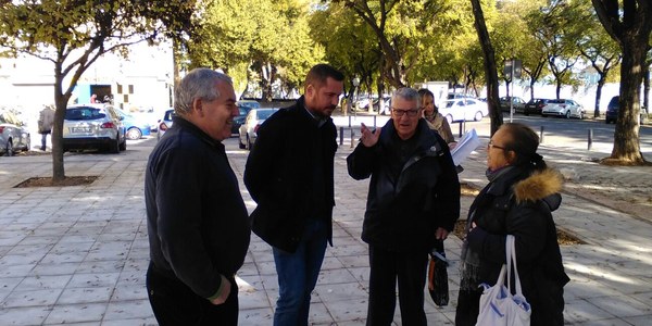 El Ayuntamiento finaliza la reurbanización de la calle Leñadores en Pino Montano con la mejora del alumbrado y de los itinerarios peatonales que garantizan la accesibilidad