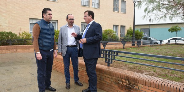 El Ayuntamiento finaliza la segunda fase de las actuaciones de mejora en la Plaza José Luis Vila del Casco Antiguo que cuenta con parterres, bancos y otros elementos renovados tras una inversión de 21.000 euros