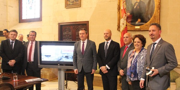 El Ayuntamiento impulsa un proyecto pionero de Smart City aplicado a la Semana Santa que incluye un sistema de iluminación graduable y mecanismos de control de afluencia de personas