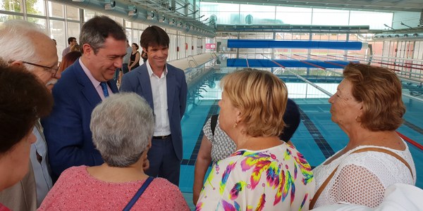 El Ayuntamiento inaugura la nueva piscina de Tiro de Línea tras una reforma integral con una  inversión de 2 millones