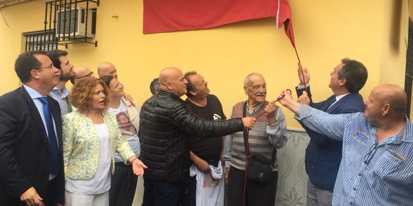 El Ayuntamiento inaugura las  calles Concepción Reina Peláez y Familia Gallego en Torreblanca,  en reconocimiento a esta  activista vecinal y a esta saga de  empresarios vinculados al barrio