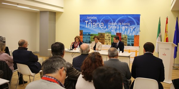 El Ayuntamiento incorporará al  Plan Turístico de Triana las aportaciones de las jornadas participativas donde empresarios, entidades y vecinos han incidido en mantener la idiosincrasia del barrio