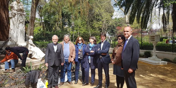 El Ayuntamiento instala elementos perdidos en la Glorieta de Bécquer del Parque de María Luisa siguiendo modelos originales y con los que concluye la restauración del conjunto escultórico y su entorno