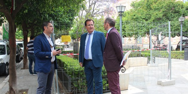 El Ayuntamiento pone en marcha un plan integral y preventivo de desratización en varias plazas  del Distrito Casco Antiguo