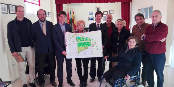 El Ayuntamiento presenta ante los vecinos y la vecinas de Los Bermejales el proyecto del nuevo complejo deportivo que se adapta a las necesidades del barrio y genera una zona verde pública