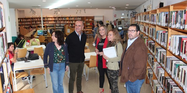 El Ayuntamiento realiza la mayor compra de libros para la red municipal de bibliotecas de Sevilla desde 2010 y se fija como objetivo llegar a una inversión de 300.000 euros durante este año