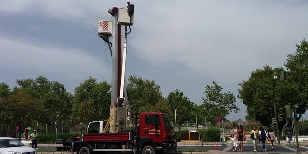 El Ayuntamiento renueva el alumbrado de la mediana de las avenidas Torneo y Concejal Alberto Jiménez-Becerril con mayor ahorro energético y rendimiento lumínico  y que mejora la seguridad vial