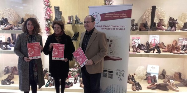 El Ayuntamiento respalda la campaña de impulso a las compras navideñas en el comercio tradicional de la ciudad lanzada por Aprocom