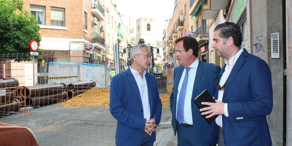 El Ayuntamiento reurbaniza la  calle Francisco Carrión Mejías del Distrito Casco Antiguo con ampliación de acerado, nuevo arbolado, mejoras en accesibilidad y renovación de la pavimentación