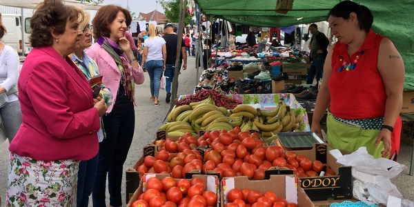 El Ayuntamiento trasladará el mercadillo del Polígono Sur en el proceso de normalización de la venta ambulante en la ciudad e inicia la ejecución de inversiones prevista por primera vez en sus solares