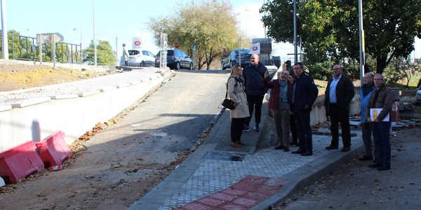 El Ayuntamiento ultima las obras en la Ronda de Padre Pío que facilitarán el tránsito peatonal y eliminarán la  actual división de la barriada