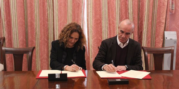 El Ayuntamiento y Altadis firman el protocolo de intenciones para la recuperación del complejo  de la fábrica de tabacos