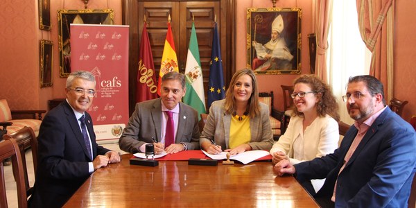 El Ayuntamiento y el Colegio de Administradores de Fincas firman un convenio para reforzar la colaboración vecinal en la denuncia contra la violencia machista