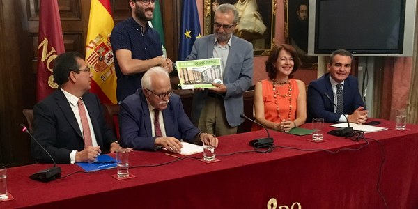 El Ayuntamiento y la comisionada para el Polígono Sur potencian el trabajo con familias de zonas de mayor exclusión a través de un convenio con Fundación La Caixa, Fundación Cajasol y Entre Amigos