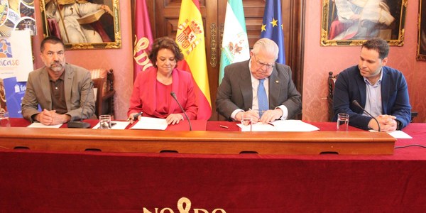 El Ayuntamiento y la federación del comercio de alimentación y droguería firman un convenio de colaboración para impulsar la promoción y el asociacionismo en el comercio local