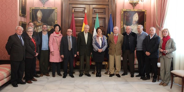 El Ayuntamiento y la Sociedad Filatélica Sevillana firman un convenio para impulsar las actividades culturales vinculadas al coleccionismo de sellos