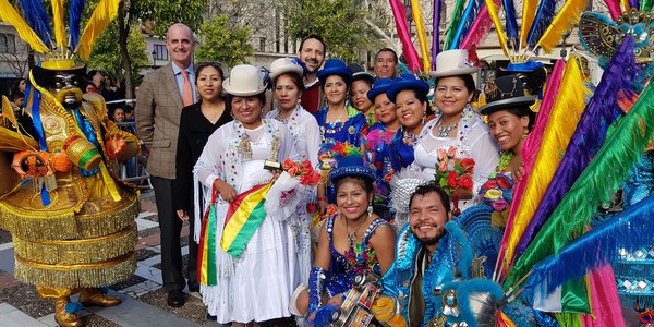 El Carnaval Boliviano e Iberoamericano congrega a 1.000 participantes en el centro de Sevilla