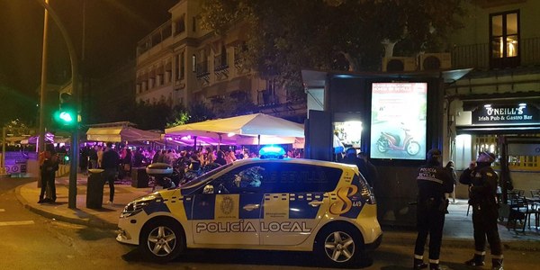 El dispositivo especial de la Policía Local de Sevilla se saldó la pasada noche con 6 positivos en control de alcoholemia, 5 denuncias  contra establecimientos y un  descenso de avisos por botellona