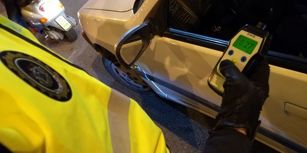 El dispositivo policial de esta madrugada se intensificó en  Nervión y Viapol, con 19 denuncias por la ‘Ley Antibotellón’ y 6 a establecimientos en estas zonas