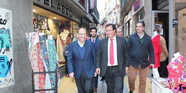 El Distrito Casco Antiguo organiza junto a Aprocom la jornada ‘El comercio tradicional cerca de ti’ para incentivar las ventas en varias calles del centro histórico