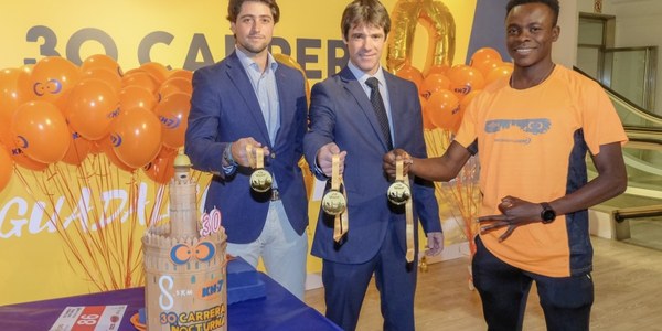 El horizonte sevillano, protagonista de las 25.000 medallas de la KH-7 Nocturna del Guadalquivir