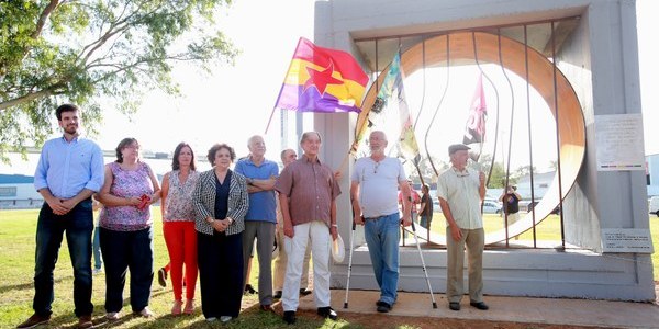 El Parque Guadaíra acoge un monolito en homenaje a los presos republicanos de ‘El Colector’ que fueron forzados a participar en diferentes obras públicas de la ciudad