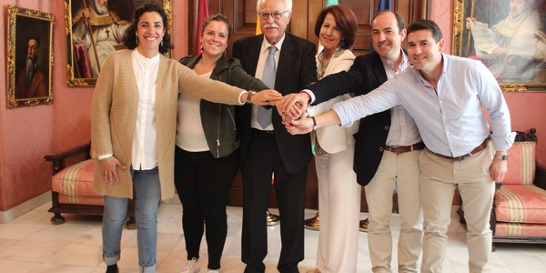 El Polígono Sur acoge la Fiesta de la Primavera celebrando la convivencia en una decena de plazoletas y en el Parque Guadaíra