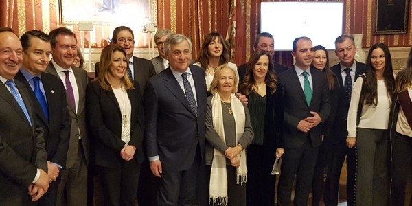 El presidente del Parlamento Europeo, Antonio Tajani, recibe el Premio Contra el Terrorismo Alberto Jiménez-Becerril por su compromiso en la lucha contra esta forma de violencia
