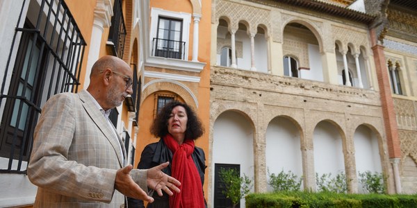 El Real Alcázar acometerá un proyecto de intervención patrimonial sobre las galerías superiores de la fachada del Palacio Mudéjar y culmina la repavimentación de los caminos peatonales de albero de los jardines