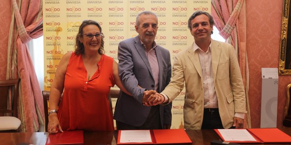 Emvisesa cederá viviendas para el acogimiento familiar a la Asociación Abrázame con el objetivo de preparar a los jóvenes para su emancipación al alcanzar la mayoría de edad