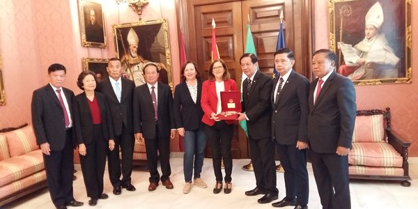 Encuentro con la Delegación Tailandesa con objeto de conocer las políticas sociales en el ámbito de los Servicios Sociales dirigidas  a las Personas Mayores en el Ayuntamiento de Sevilla