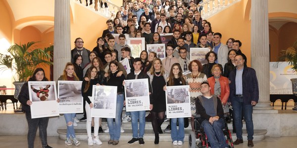 Entrega de premios a los ganadores del concurso del 25N, Día Internacional contra la Violencia hacia las Mujeres, a la propuesta ‘Mujeres Libres, no valientes’