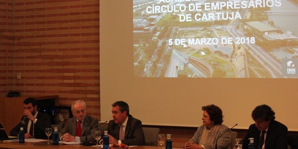 Espadas traslada a la asamblea del Círculo de Empresarios de Cartuja la decisión de potenciar la imagen internacional del PCT y de incluirlo en la nueva señalética informativa de la ciudad de Sevilla