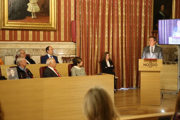Foto alcalde acto represaliados 2.jpg