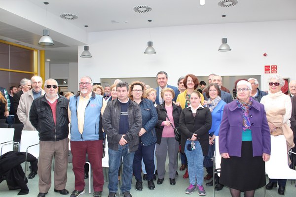 Foto alcalde  centro mayores (2).JPG