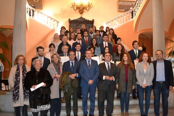 Foto alcalde premios universitarios.jpg